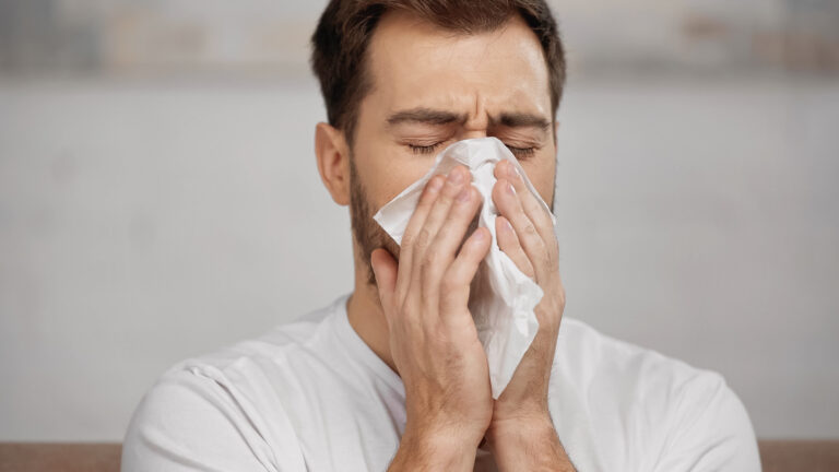 Como evitar alergias no verão?